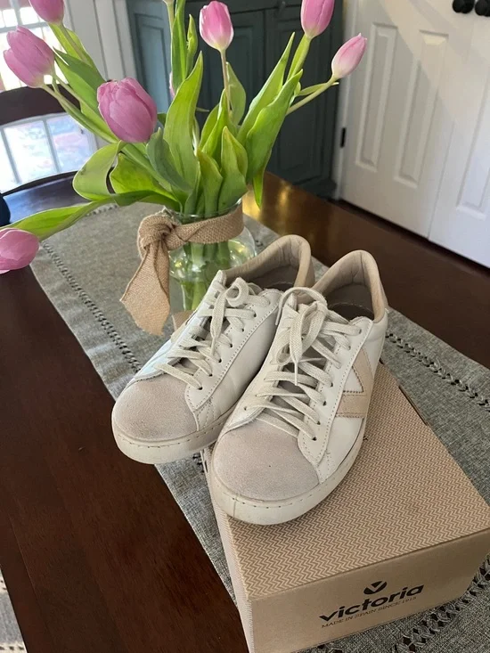 Victoria Hielo Women's Low-Top Casual Sneakers in Beige/Off-White - Picture 1 of 6